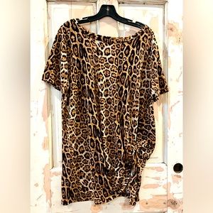 Large boat neck short sleeve top
